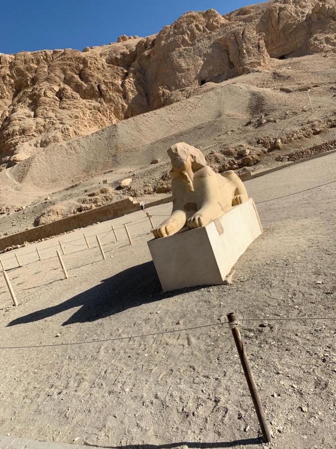 Moon House Of Luxor Apartment Luaran gambar