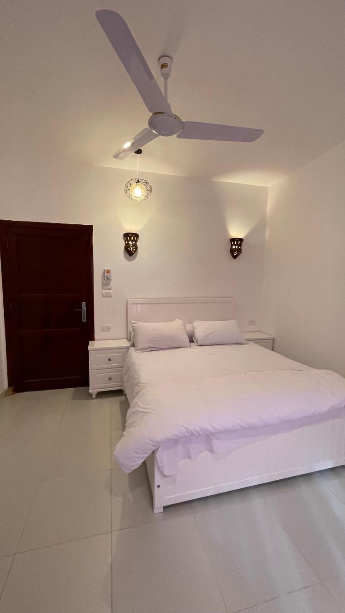 Moon House Of Luxor Apartment Luaran gambar