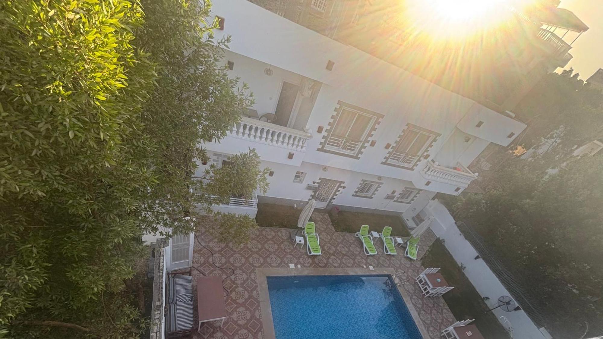 Moon House Of Luxor Apartment Luaran gambar